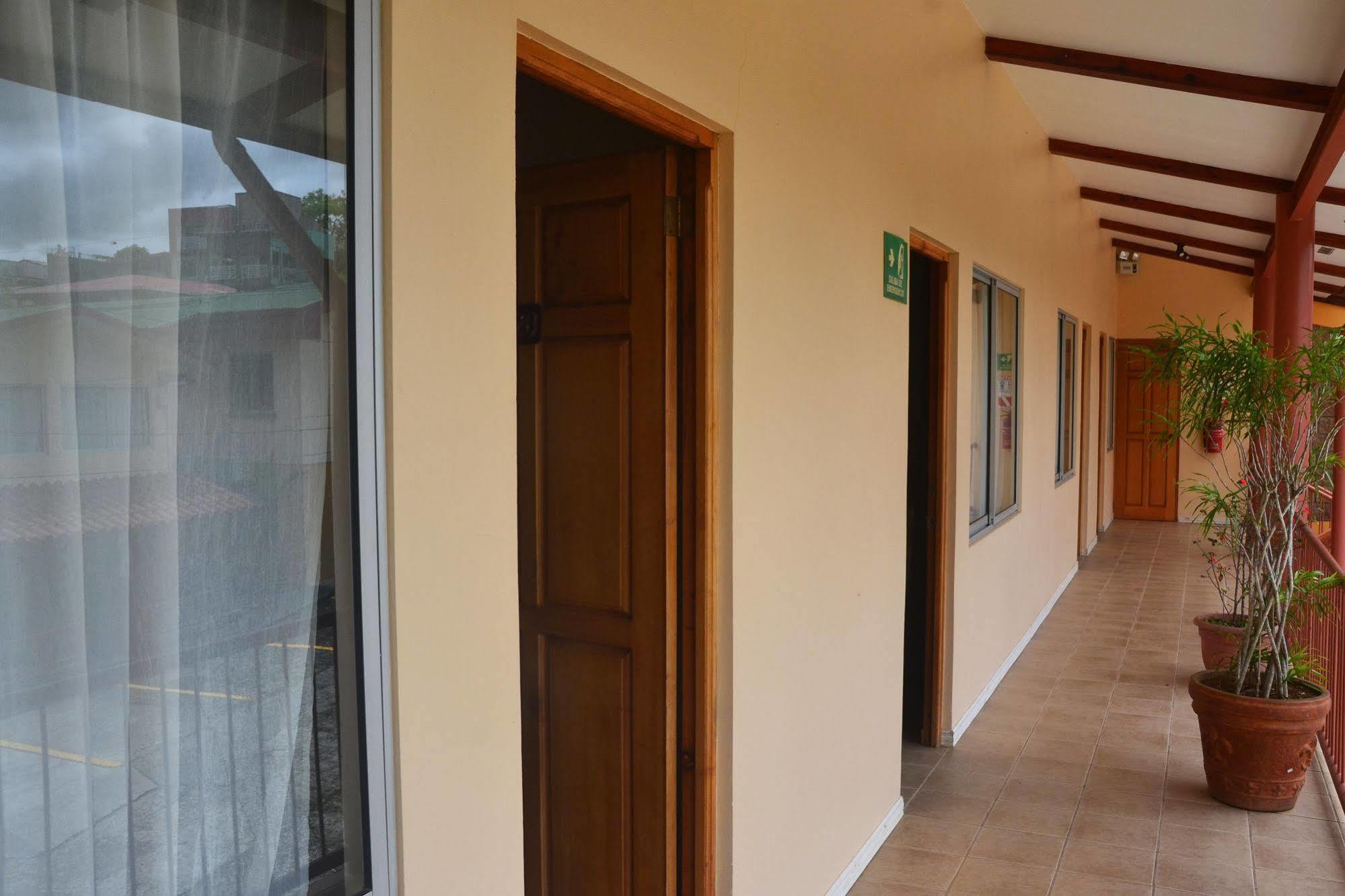 Hotel La Villa Quesada  Экстерьер фото